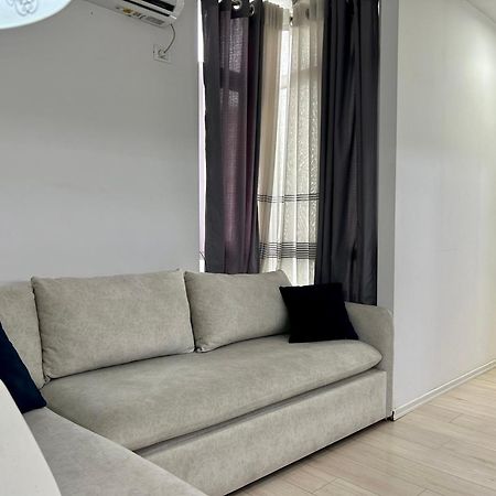 A&X Lovely And Central Apartment - 24H Self Check-In تيرانا المظهر الخارجي الصورة