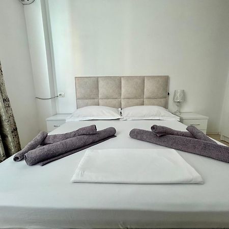 A&X Lovely And Central Apartment - 24H Self Check-In تيرانا المظهر الخارجي الصورة