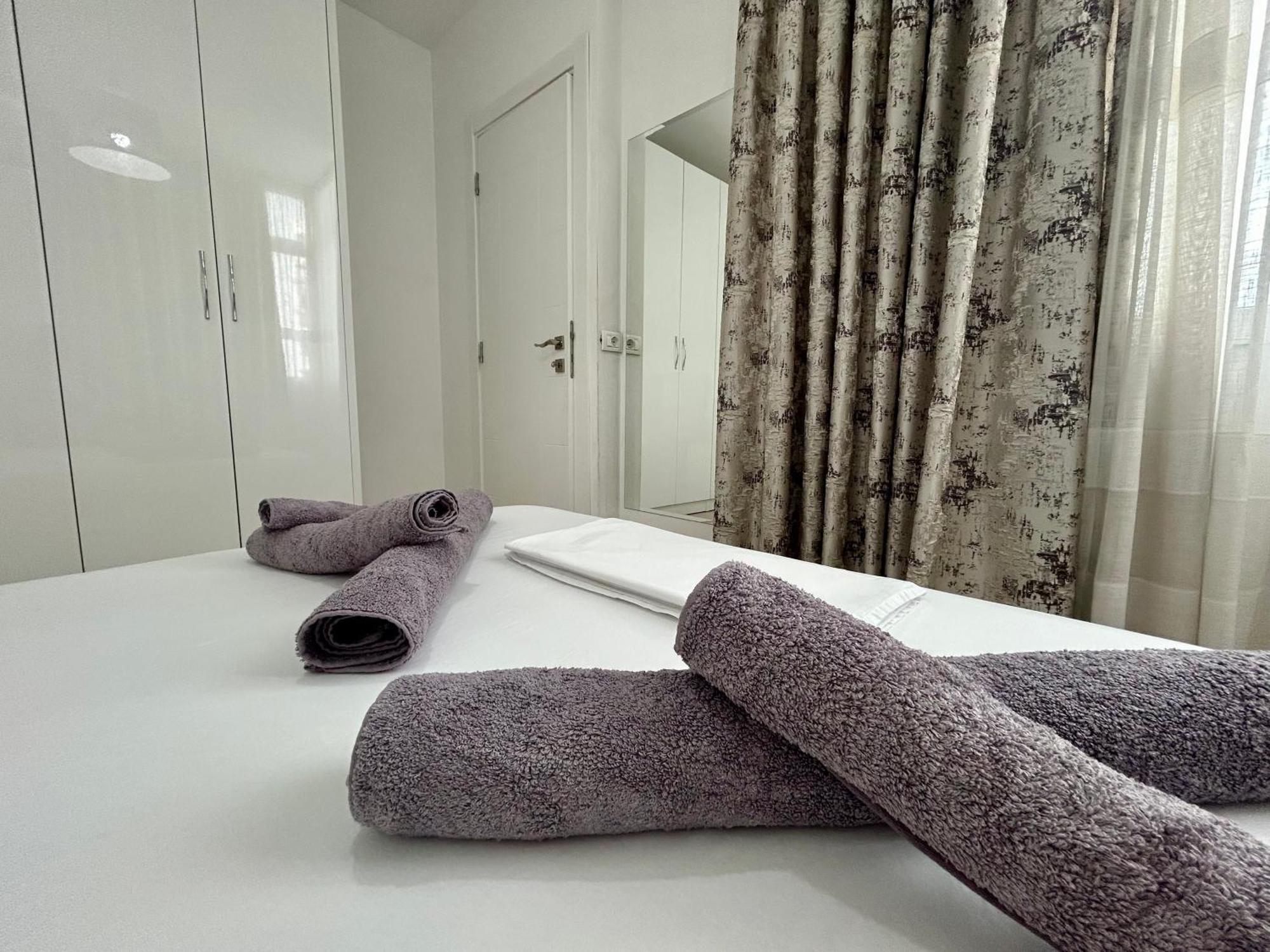 A&X Lovely And Central Apartment - 24H Self Check-In تيرانا المظهر الخارجي الصورة